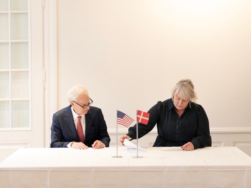 Denamark Accords signing