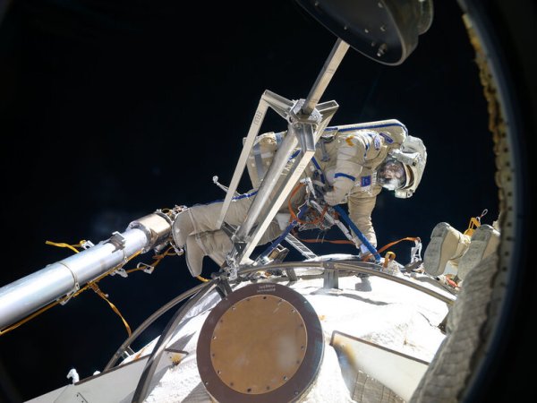 Big data, advanced algorithms and new approaches for space missions